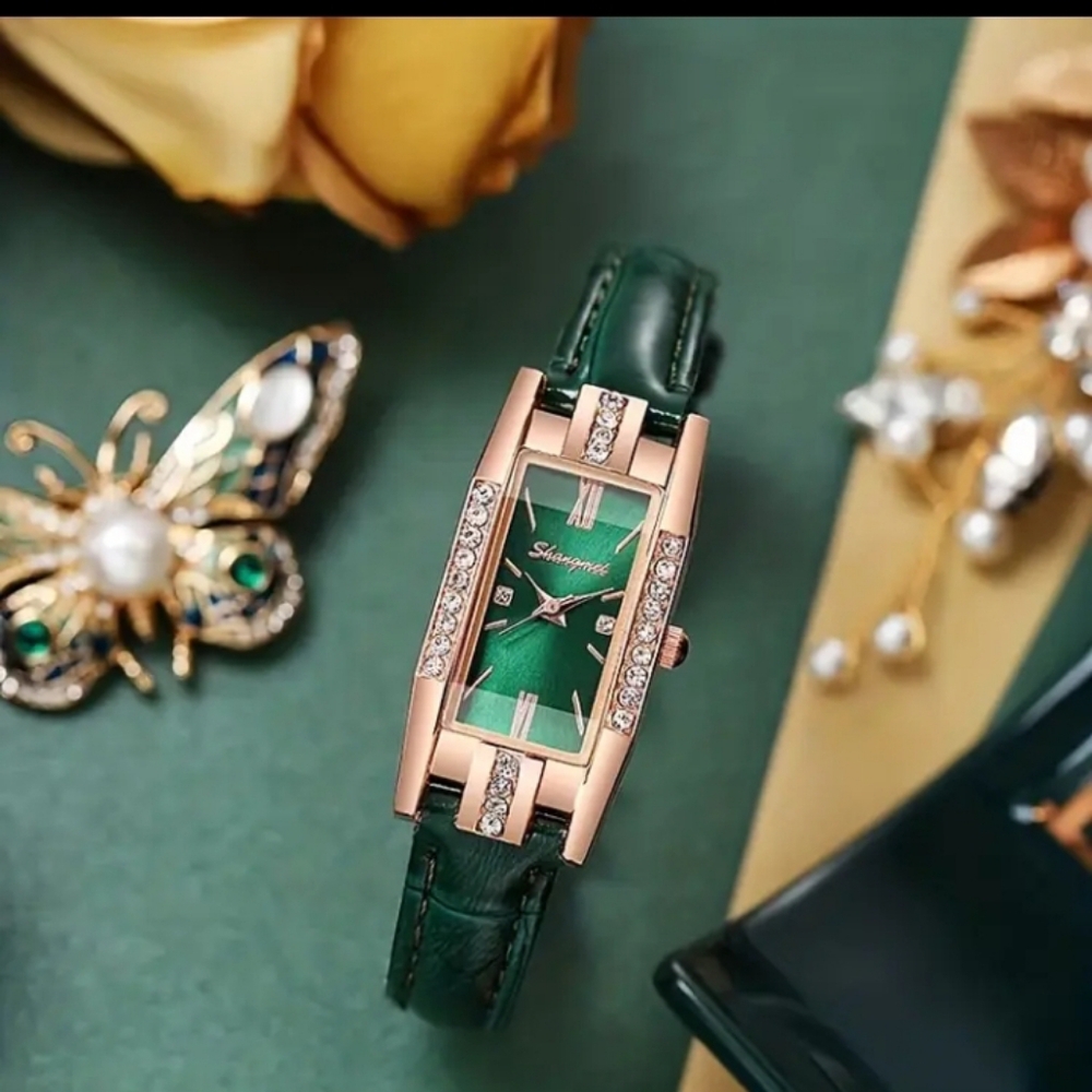 Green / Gold / Rhinestone Women's Watch Quartz Analog NWT Green Patent PU Band.